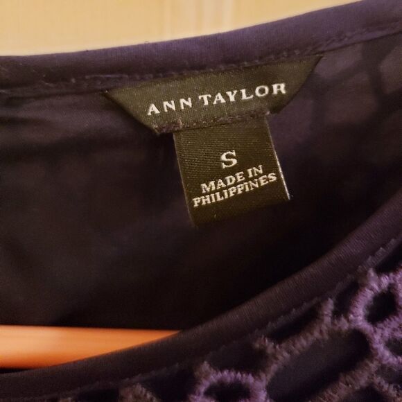 Ann Taylor crochet lined blouse - Picture 5 of 5